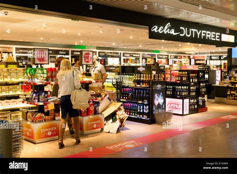 Fiumicino Airport shops and duty free stores 